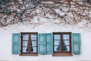 De schoonheid en functionaliteit van houten shutters